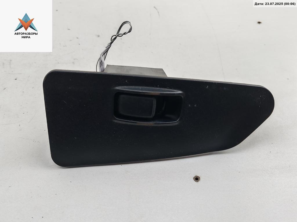 кнопка стеклоподъемника переднего правого Mitsubishi Space Runner 2 поколение 1999, 2.0 л., бензин, МКПП, красный, минивэн, MR356728 - фото №1