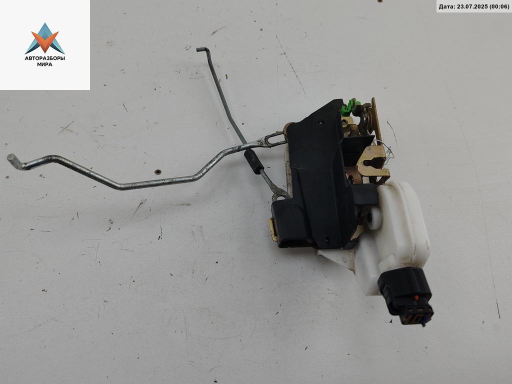 замок двери передней правой Mitsubishi Space Runner 2 поколение 1999, 2.0 л., бензин, МКПП, красный, минивэн, 99826 - фото №1