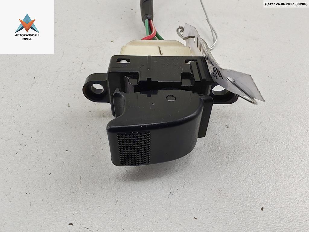 кнопка стеклоподъемника переднего правого Mazda 6 GG 2003, 2.0 л., бензин, МКПП, серый, универсал, 358-3Q37 - фото №1