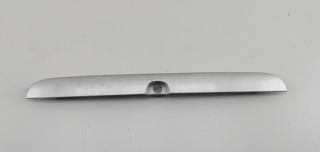 накладка подсветки номера Opel Zafira A 2002, 2.2 л., дизель, МКПП, серый, минивэн, 90579631