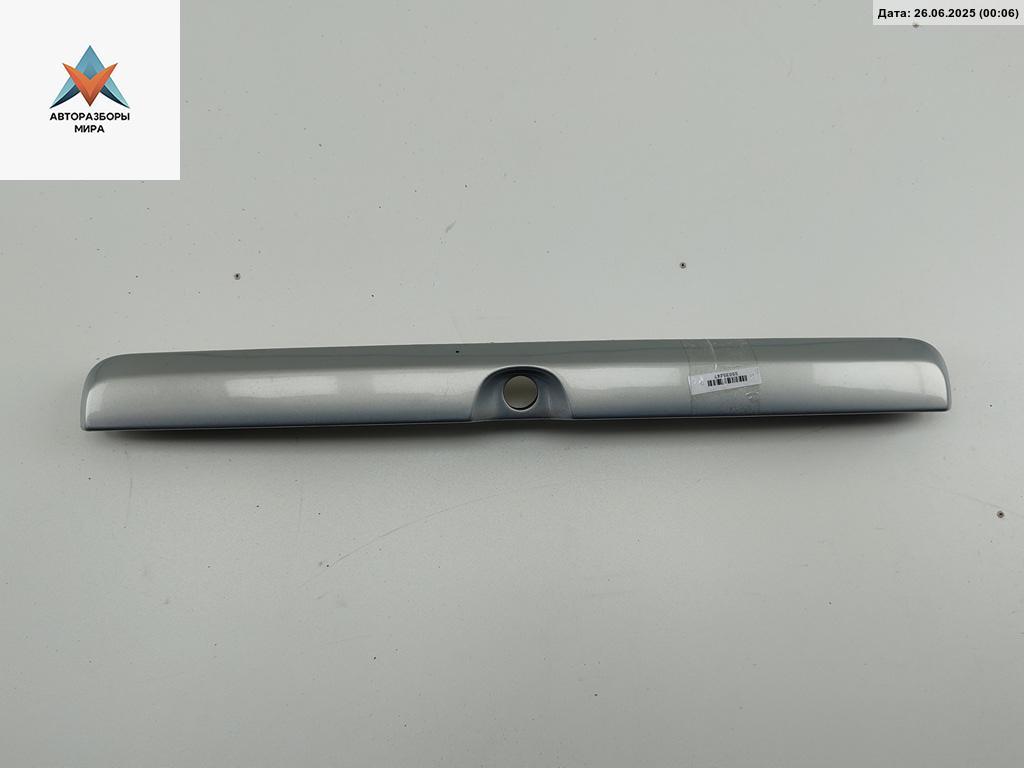 накладка подсветки номера Opel Astra G 2002, 1.6 л., бензин, МКПП, серый, универсал, 90559269 - фото №1