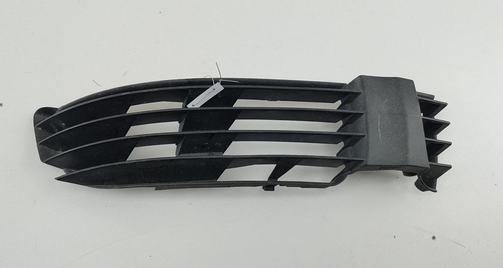 заглушка (решетка) в бампер Volkswagen Passat B5+ (GP) 2002, 2.5 л., дизель, АКПП, чёрный, универсал, 3B0853666