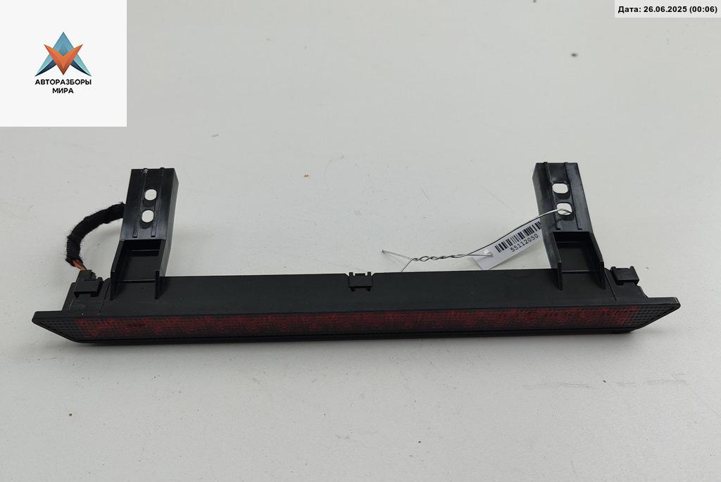 стоп-сигнал Skoda Fabia 1 поколение (6Y) 2001, 1.4 л., бензин, МКПП, серый, хетчбэк 5 дв., 6Y6945097A - фото №1