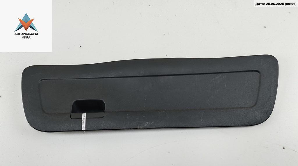 обшивка крышки багажника Volkswagen Golf 3 поколение 1995, 1.4 л., бензин, МКПП, серый, хетчбэк 3 дв., 1H6867605 - фото №1