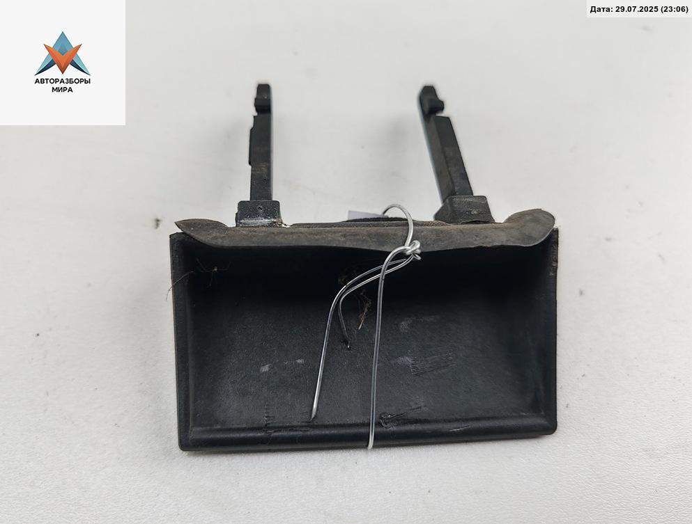 ручка крышки багажника Audi A6 4B/C5 2000, серый, универсал, 4B0827777 - фото №1