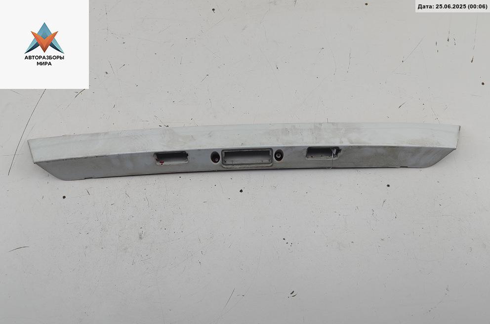 накладка подсветки номера Ford Mondeo 4 поколение 2009, 2.0 л., дизель, МКПП, белый, универсал, 7S71N43404A - фото №1