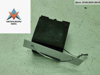 кронштейн радиатора Volkswagen Passat B5 [рестайлинг] 2004, 2.0 л., дизель, МКПП, серый, универсал, 8D0260425