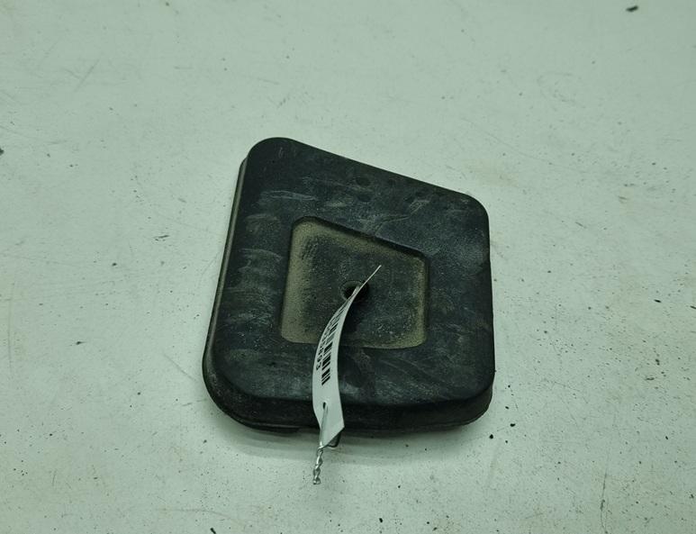 кронштейн (крепление) Volkswagen Passat B5+ (GP) 2004, 2.0 л., дизель, МКПП, серый, универсал, 8B0823434C
