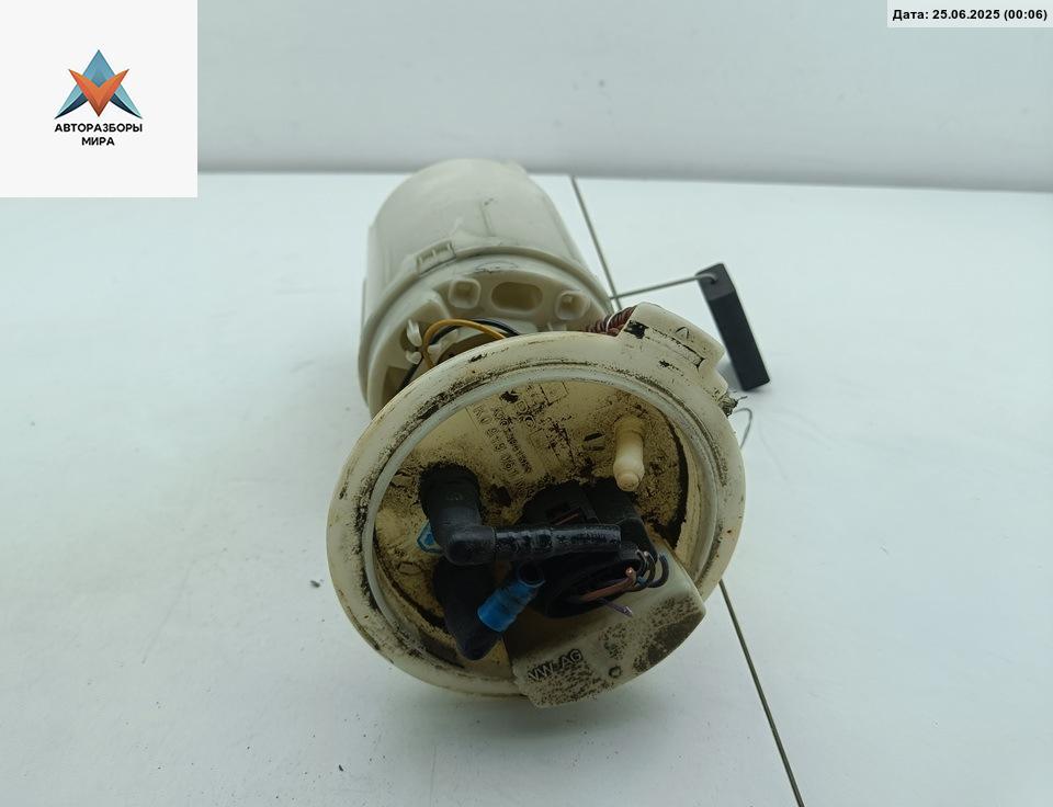 насос топливный Volkswagen Golf 5 поколение 2005, 1.6 л., бензин, МКПП, красный, хетчбэк 5 дв., 1K0919051M - фото №1