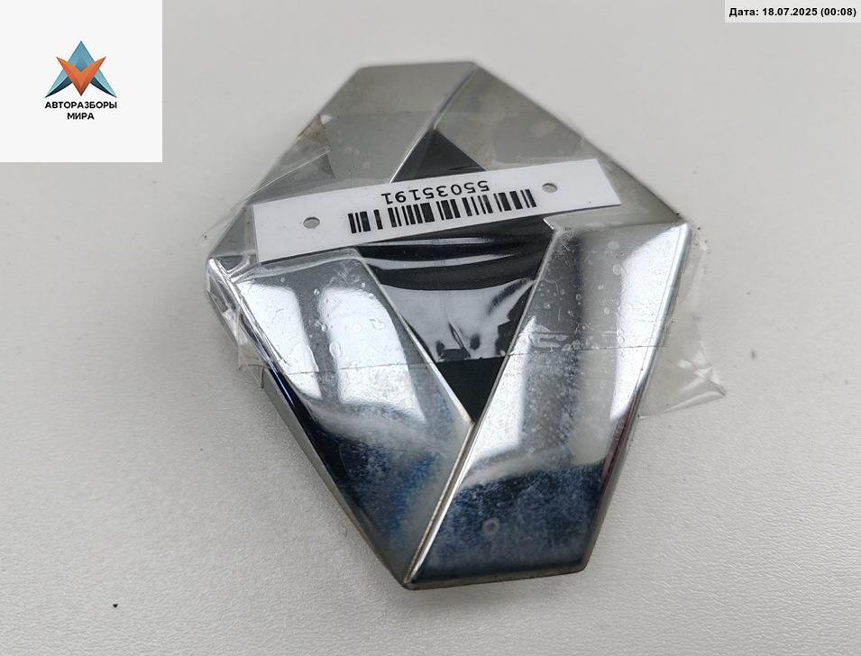 эмблема Renault Scenic 2 поколение 2004, 1.6 л., бензин, МКПП, красный, минивэн, 8200145814 - фото №1