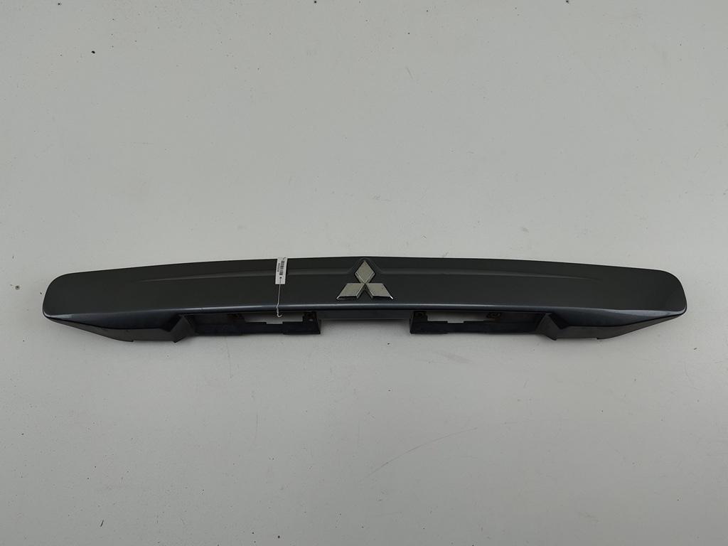 накладка подсветки номера Mitsubishi Space Star 2003, 1.6 л., бензин, МКПП, серый, минивэн, MR245529