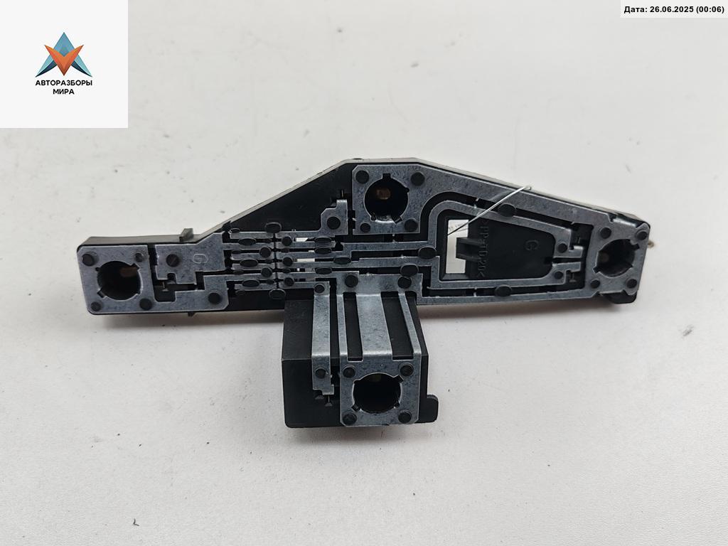 панель заднего левого фонаря Renault Laguna 2 поколение 2003, 2.0 л., бензин, АКПП, серый, универсал - фото №1