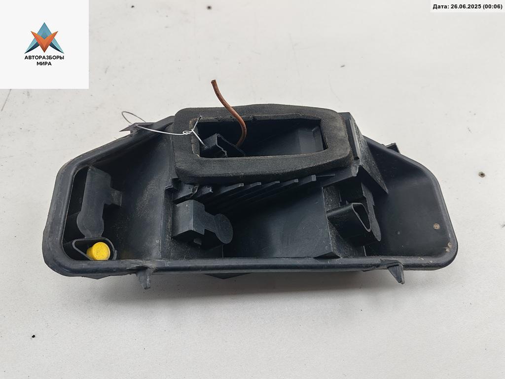 панель заднего левого фонаря Peugeot 407 1 поколение 2006, 2.2 л., дизель, МКПП, серый, универсал - фото №1