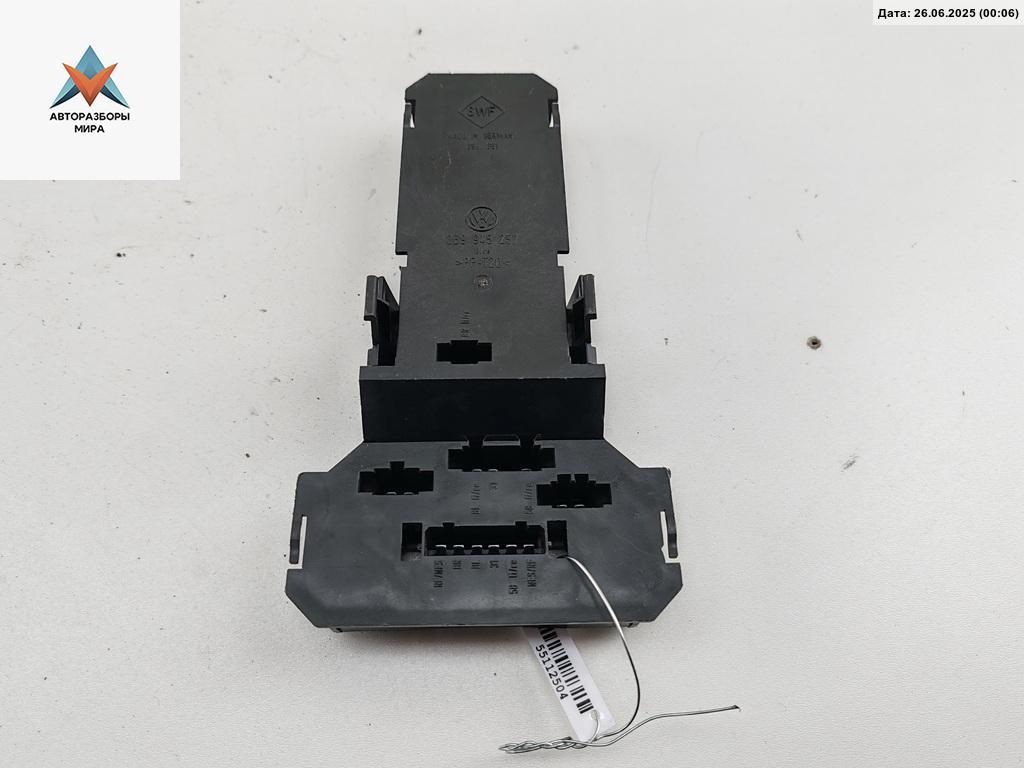 Плата фонаря заднего правого Volkswagen Passat B5 1998, 1.8 л., бензин, МКПП, синий, универсал, 3B9945257 - фото №1