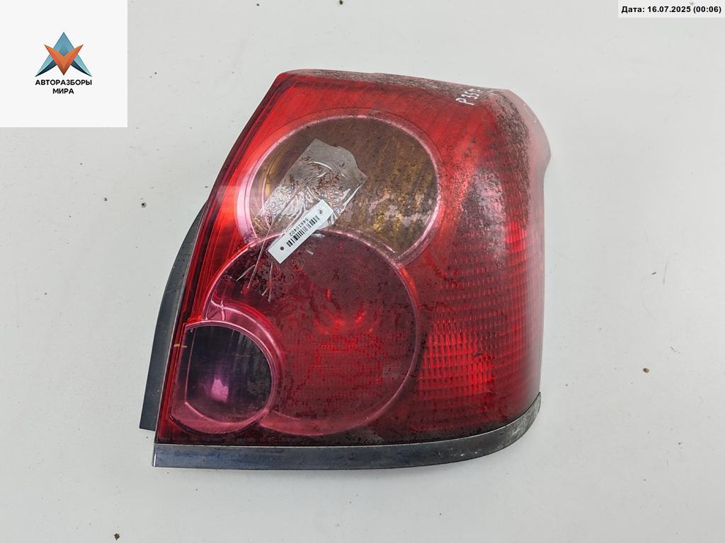 фонарь задний правый Toyota Avensis 2 поколение (T250) 2003, 1.8 л., бензин, МКПП, серый, хетчбэк 5 дв. - фото №1