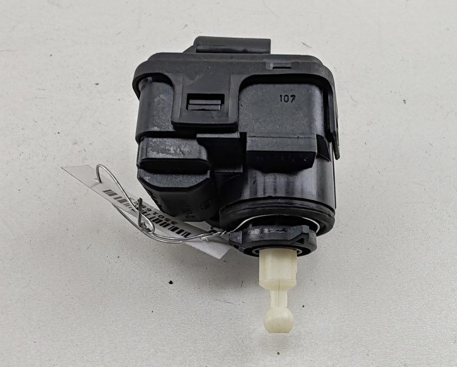 корректор фар Audi A6 C5 1999, 2.4 л., бензин, МКПП, синий, универсал, 8L0941295