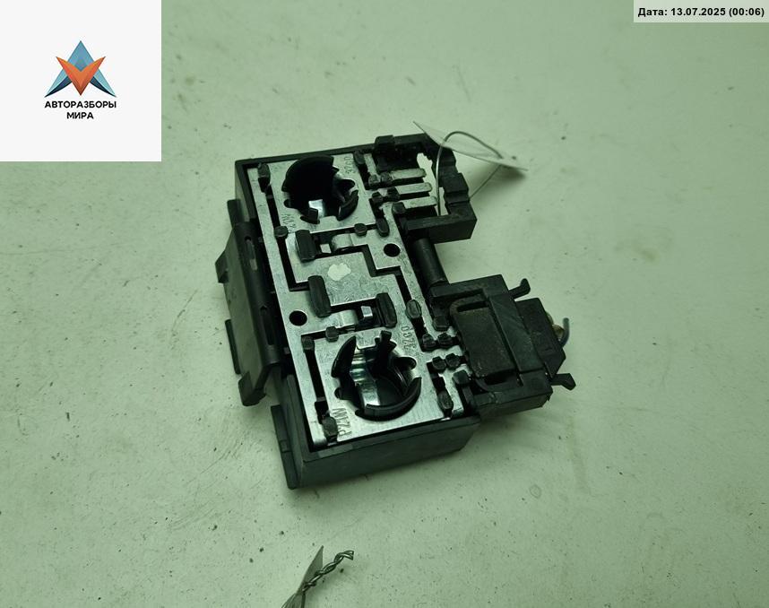 панель заднего левого фонаря Volkswagen Passat B4 1994, 1.6 л., бензин, МКПП, серый, универсал, 3A9945259 - фото №1