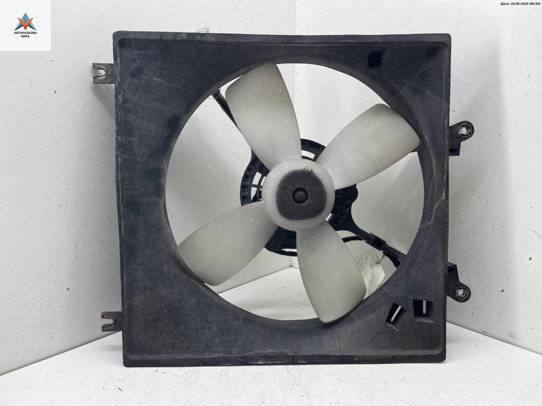 вентилятор радиатора Mitsubishi Lancer 8 поколение 1997, 1.3 л., бензин, МКПП, синий, седан - фото №1