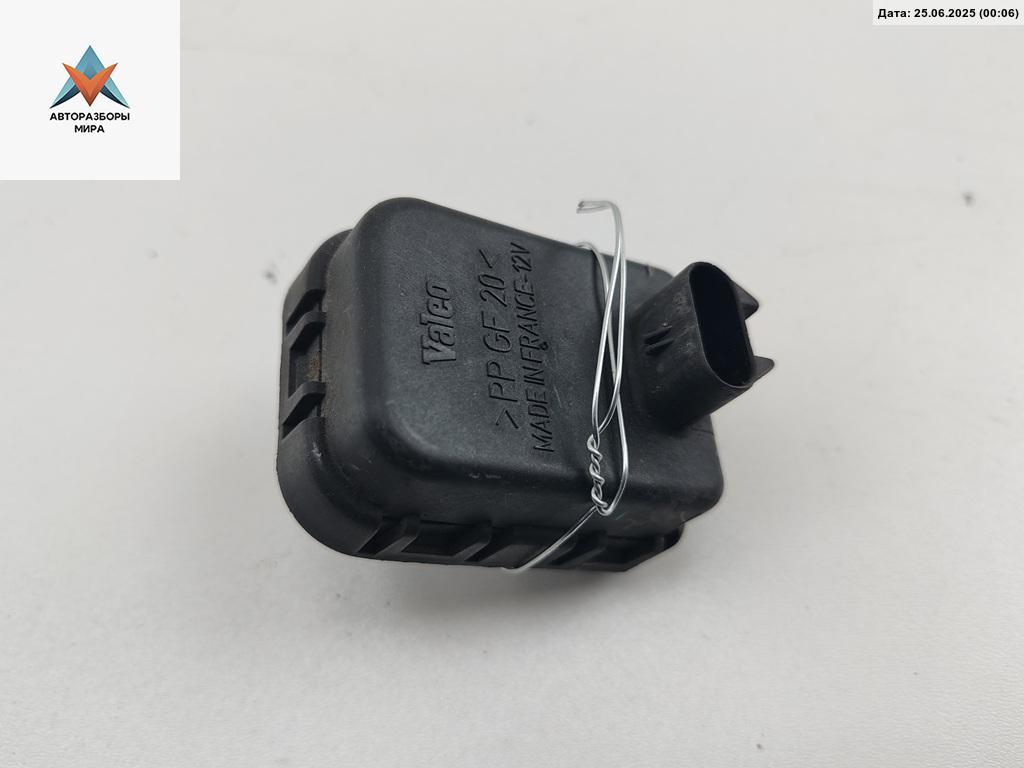 корректор фар Opel Zafira 1 поколение (A) 2002, 2.2 л., бензин, МКПП, чёрный, минивэн - фото №1
