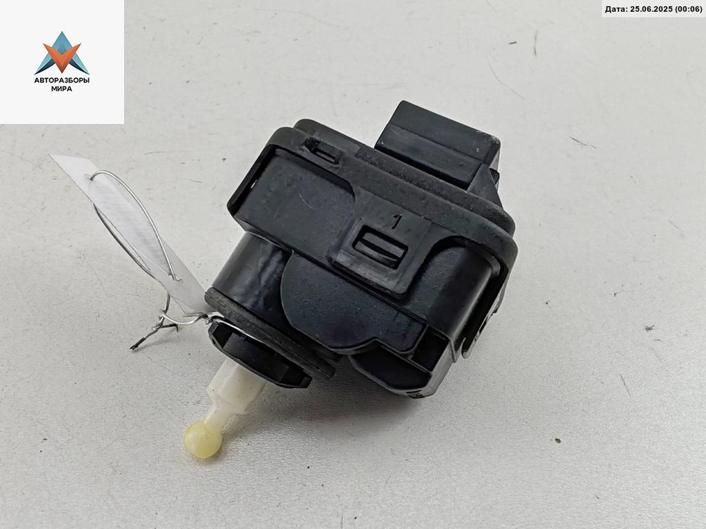 корректор фар Audi A6 4B/C5 1999, 2.4 л., бензин, МКПП, синий, универсал, 00728213 - фото №1