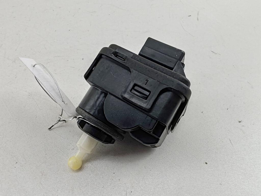корректор фар Audi A6 C5 1999, 2.4 л., бензин, МКПП, синий, универсал, 00728213