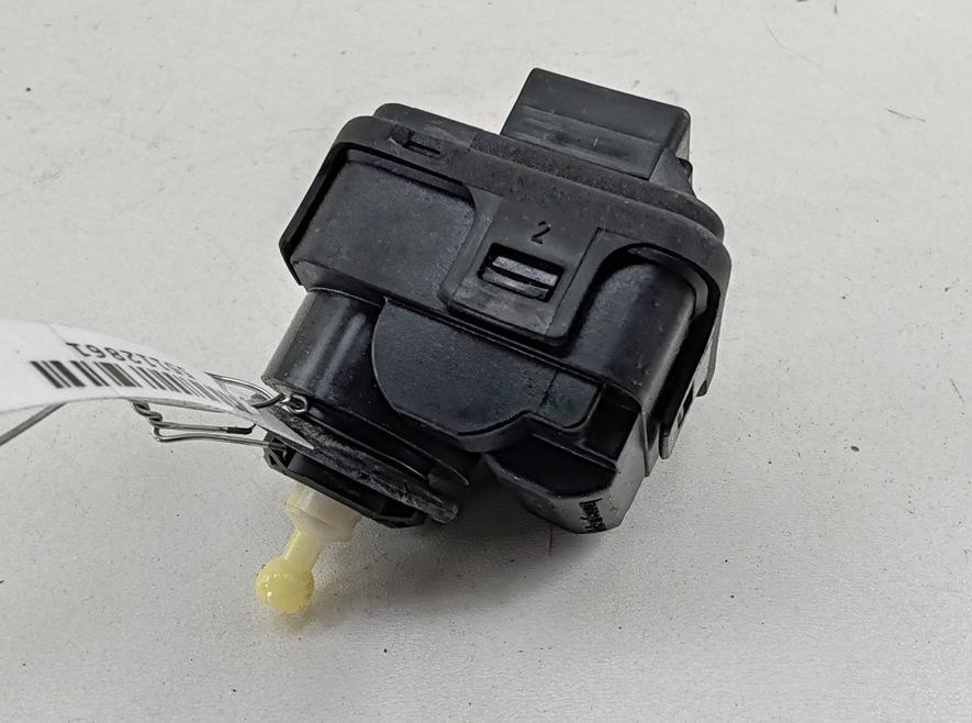 корректор фар Audi A6 C5 1999, 2.5 л., дизель, МКПП, серый, универсал, 00728214