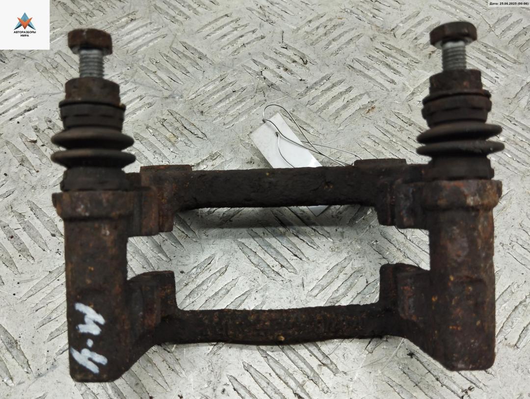 скоба суппорта Ford Mondeo 4 поколение 2009, 2.0 л., дизель, МКПП, чёрный, универсал - фото №1