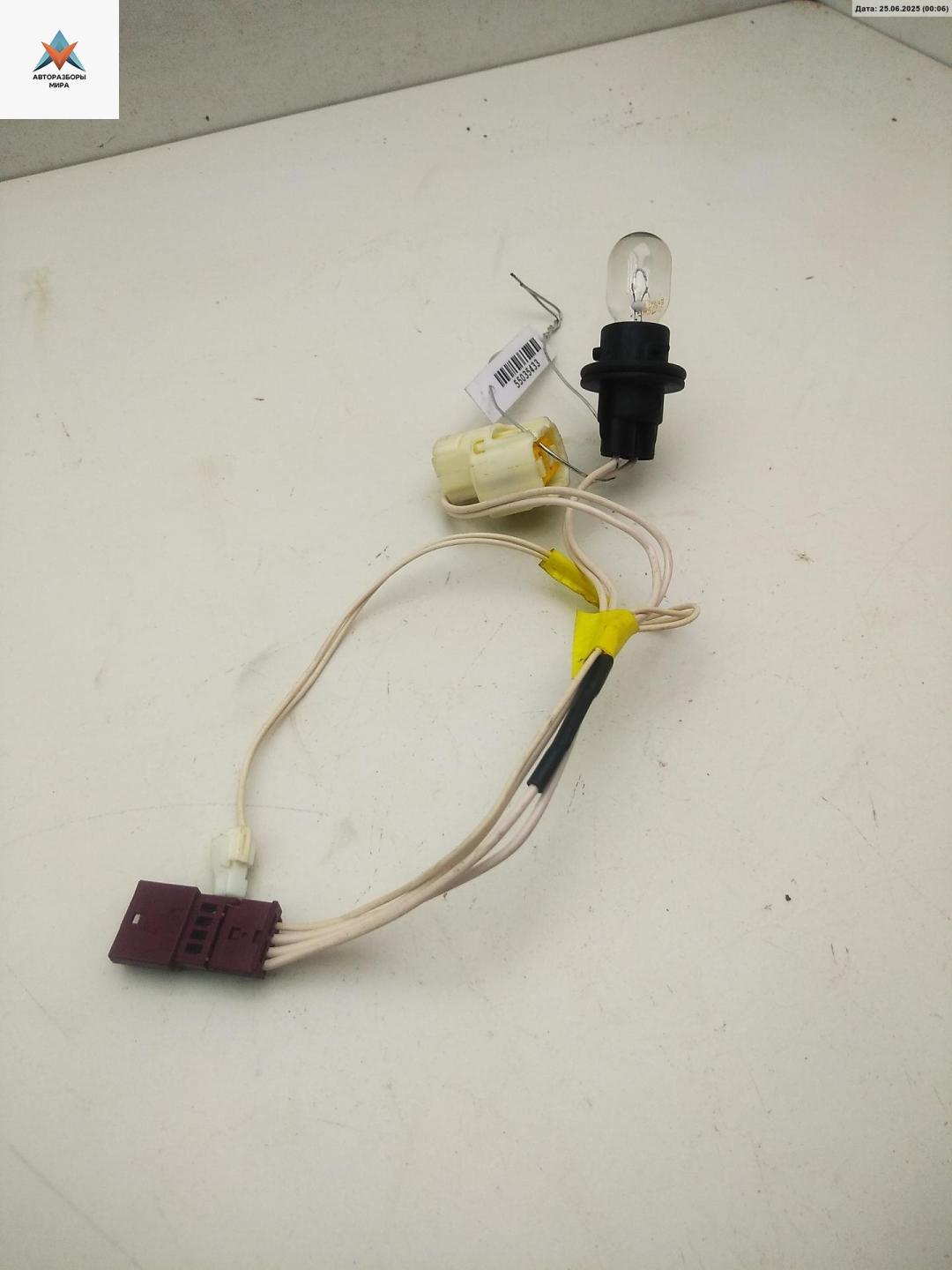 Патрон лампы фонаря BMW 5 серия F07/F10/F11 2012, 3.0 л., дизель, АКПП, чёрный, универсал, 1452576 - фото №1