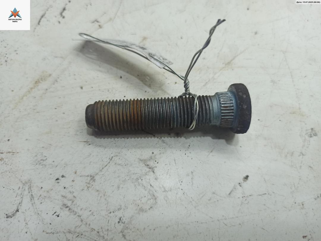 болт колесный Ford Transit Custom 1 поколение 2015, 2.2 л., дизель, МКПП, белый, микроавтобус - фото №1