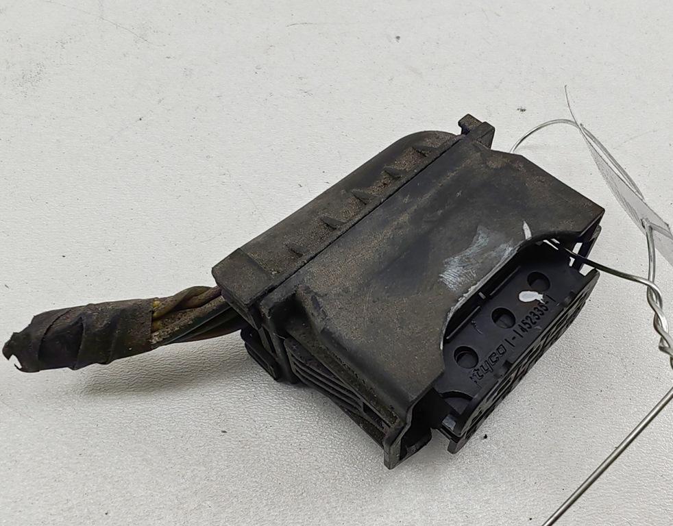 разъем (фишка) проводки BMW 1 E81/E87 2005, 1.6 л., бензин, МКПП, чёрный, хетчбэк 5 дв., 6925638-02