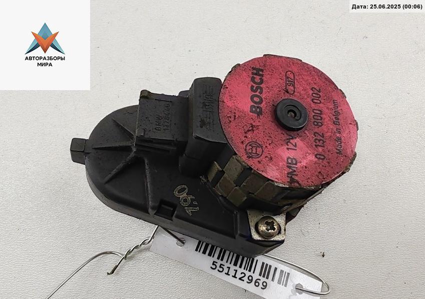 моторчик заслонки печки BMW 5 серия E34 1990, 2.5 л., бензин, МКПП, синий, седан, 13732689 - фото №1