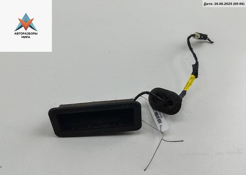 кнопка открытия багажника Ford C-Max 2 поколение 2010, 2.0 л., бензин, АКПП, чёрный, минивэн, 3M5119B514AC - фото №1