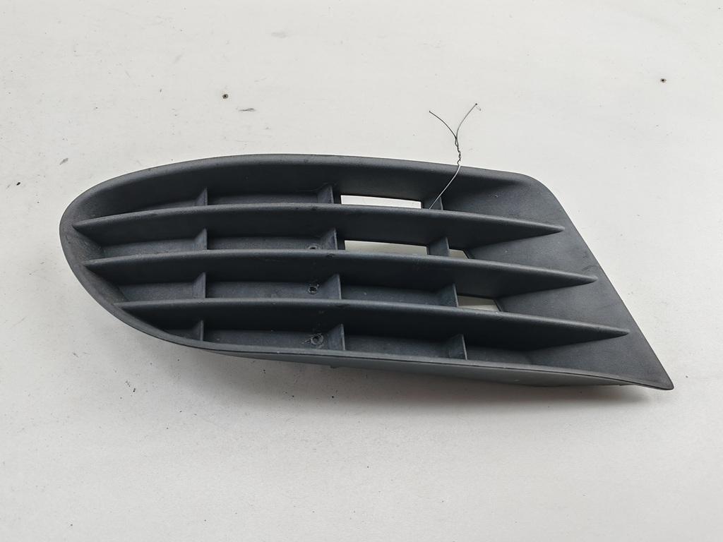 заглушка (решетка) в бампер Volkswagen Golf-5 Plus 2005, 1.4 л., бензин, МКПП, синий, хетчбэк 5 дв., 5M0853665