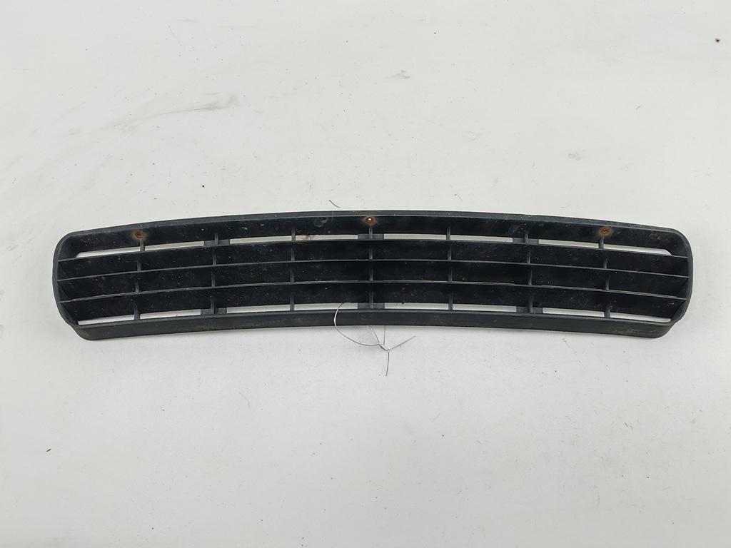заглушка (решетка) в бампер Audi 80 B4 1992, 2.0 л., бензин, МКПП, красный, седан
