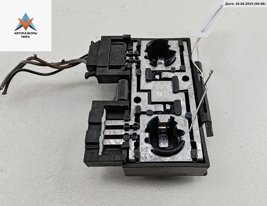 Плата фонаря заднего правого Volkswagen Passat B4 1996, 1.8 л., бензин, МКПП, синий, универсал, 3A9645259 - фото №1