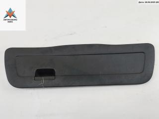 обшивка крышки багажника Volkswagen Golf 3 поколение 1996, 1.6 л., бензин, МКПП, красный, хетчбэк 5 дв., 1H6867605A