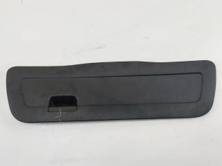 обшивка крышки багажника Volkswagen Golf 3 поколение 1996, 1.6 л., бензин, МКПП, красный, хетчбэк 5 дв., 1H6867605A