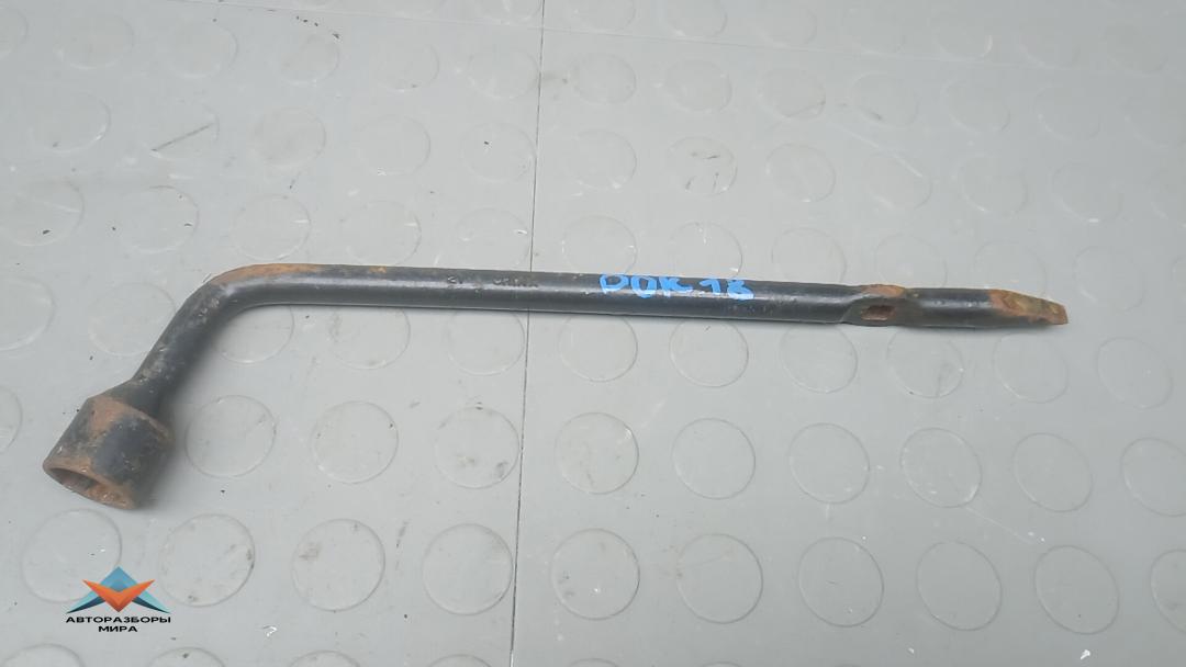 ключ колесный (балонный) Nissan Pathfinder R51 2005, 2.5 л., дизель, МКПП, внедорожник 5 дв. - фото №1