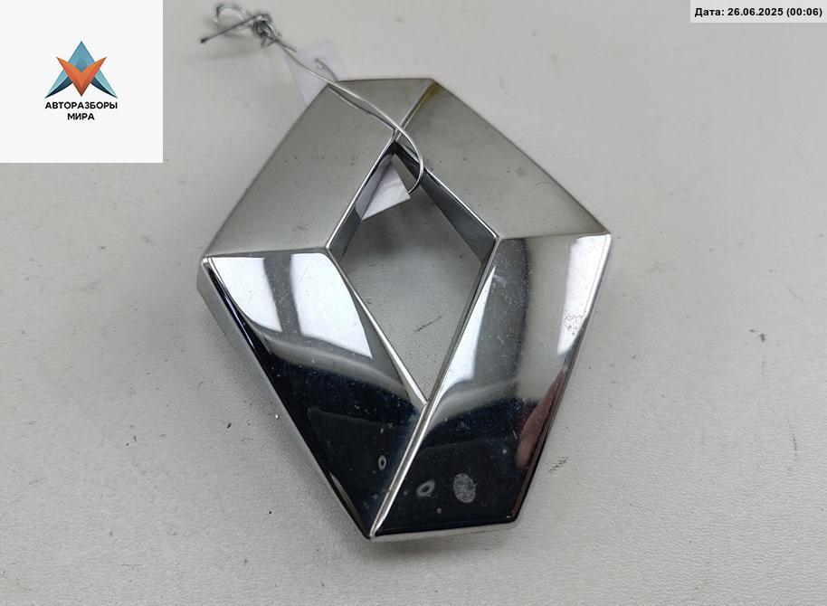 эмблема Renault Scenic 2 поколение 2005, 1.6 л., бензин, МКПП, серый, минивэн, 8200145816 - фото №1