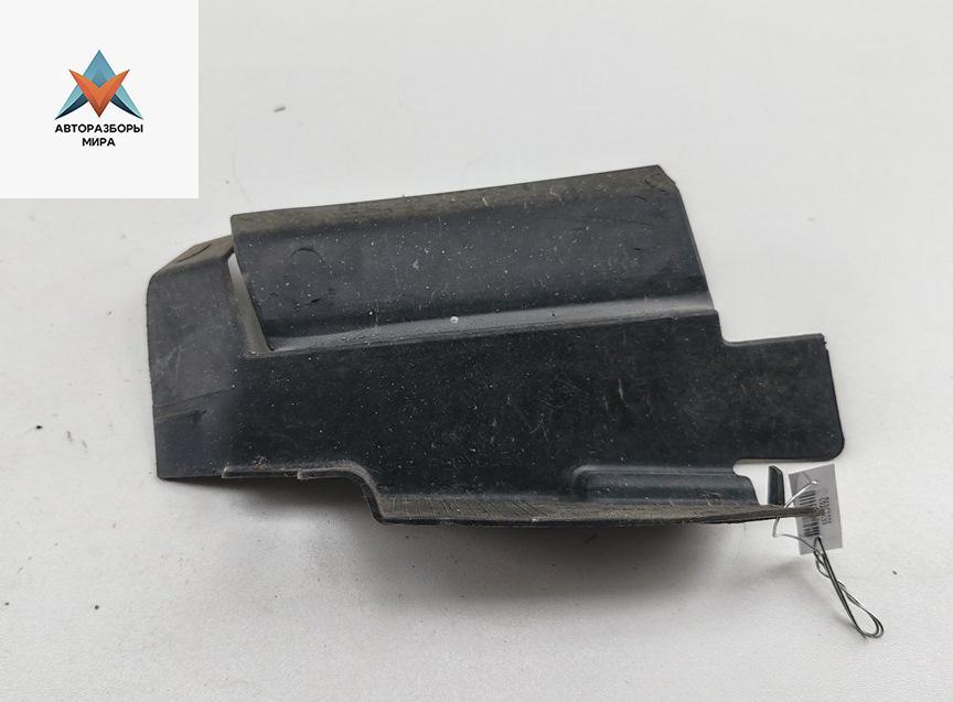 заглушка (решетка) в бампер Renault Scenic 2 поколение 2005, 1.6 л., бензин, МКПП, серый, минивэн, 8200183776 - фото №1