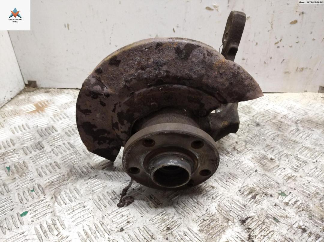 ступица передняя правая Volkswagen Transporter T4 1994, 2.4 л., дизель, МКПП, белый, микроавтобус - фото №1