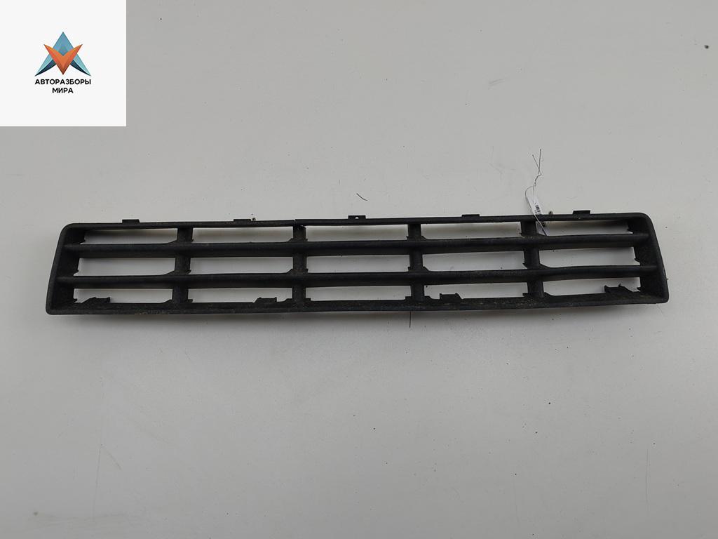 заглушка (решетка) в бампер Volkswagen Golf 4 поколение 2000, 1.9 л., дизель, МКПП, синий, хетчбэк 5 дв., 1J0853677D - фото №1