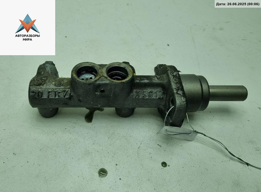 цилиндр тормозной главный Skoda Fabia 2 поколение (5J) 2007, 1.2 л., бензин, МКПП, красный, хетчбэк 5 дв., X5617 - фото №1