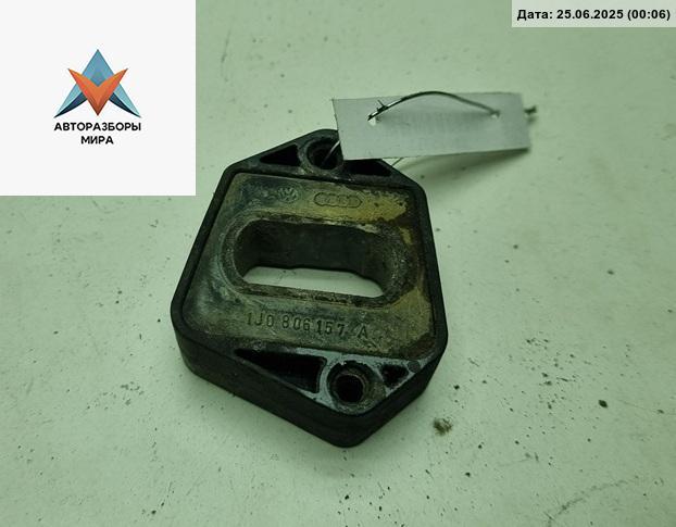 кронштейн радиатора Skoda Octavia mk1 (A4 1U) 1999, 1.6 л., бензин, МКПП, серый, универсал, 1J0806157A - фото №1