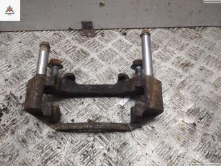 скоба суппорта Mercedes-Benz Vito-1 W638 2002, 2.2 л., дизель, МКПП, красный, микроавтобус