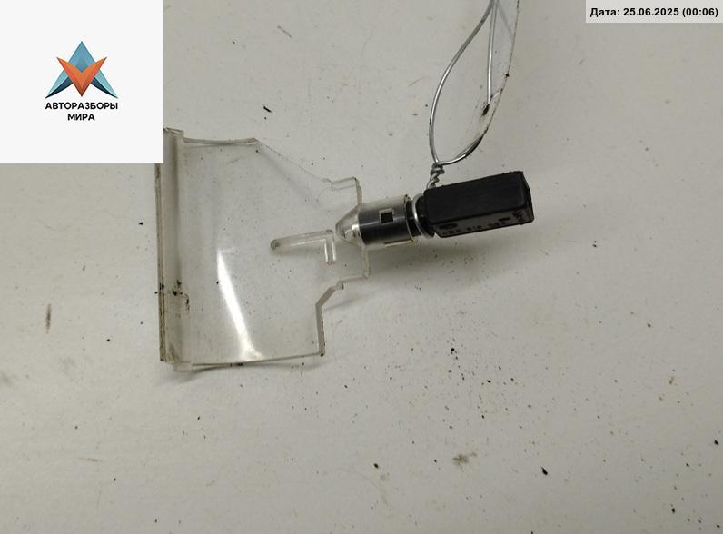 фонарь салона (плафон) Audi A6 4B/C5 1997, 2.8 л., бензин, МКПП, серый, седан, 4B0919043A - фото №1