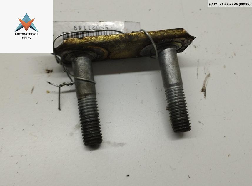 кронштейн (крепление) Audi 80 8C/B4 1992, 2.0 л., бензин, МКПП, красный, седан - фото №1