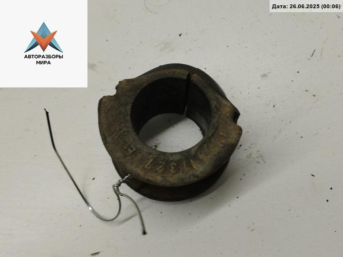 крепление стабилизатора / втулки стабилизатора Audi 80 8C/B4 1992, 2.0 л., бензин, МКПП, красный, седан, 893411327E - фото №1