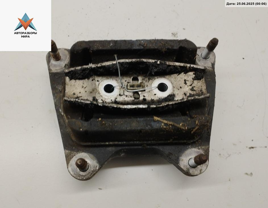подушка крепления КПП Audi A6 4F/C6 2005, 2.4 л., бензин, АКПП, синий, седан, AC-47100 - фото №1