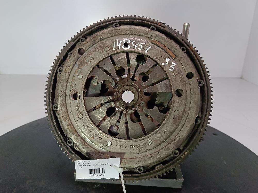 маховик Volkswagen Golf 5 поколение 2004, цвет - фото №1